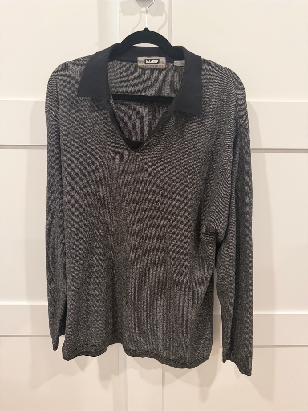 Men's V-Neck Long Sleeve Sweater with Black Collar
